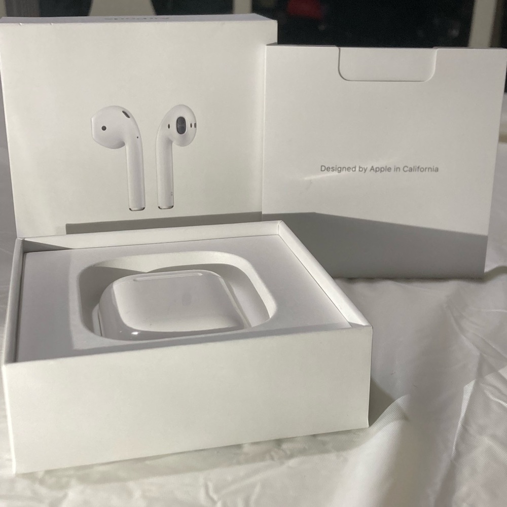 (Used) AirPods (left AirPod not included)